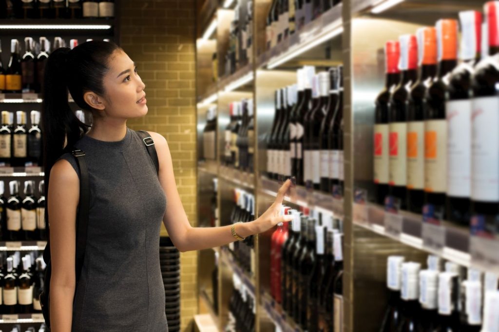 アルコール分1度以上の飲料をインターネット上で販売（通信販売）する場合は、免許の取得が必要